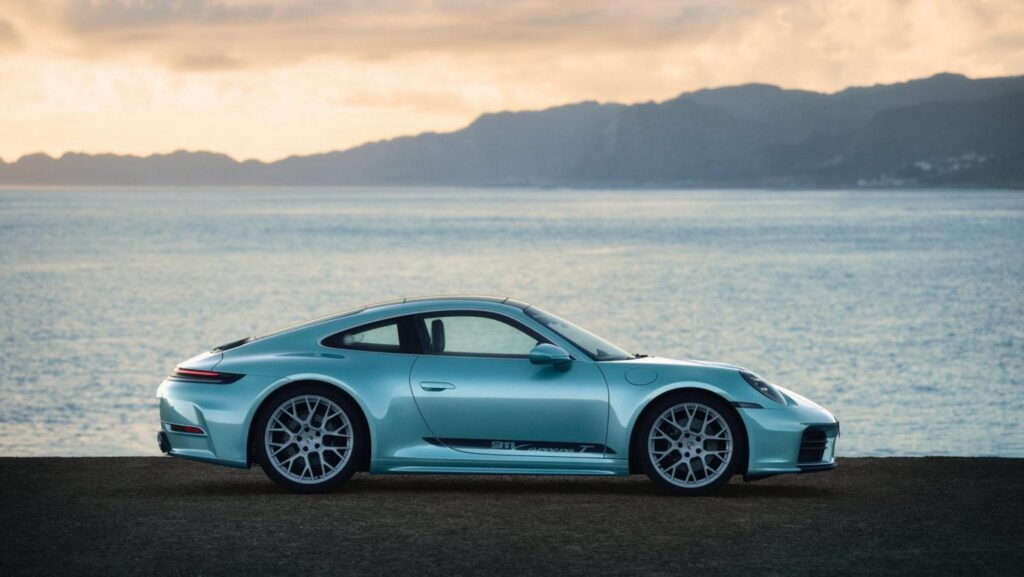 Porsche 911 vs McLaren 750S