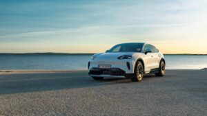 2027 Porsche Cayenne S Coupe Electric side profile highlighting coupe roofline and 21-inch wheels