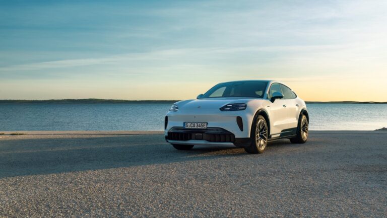 2027 Porsche Cayenne S Coupe Electric side profile highlighting coupe roofline and 21-inch wheels