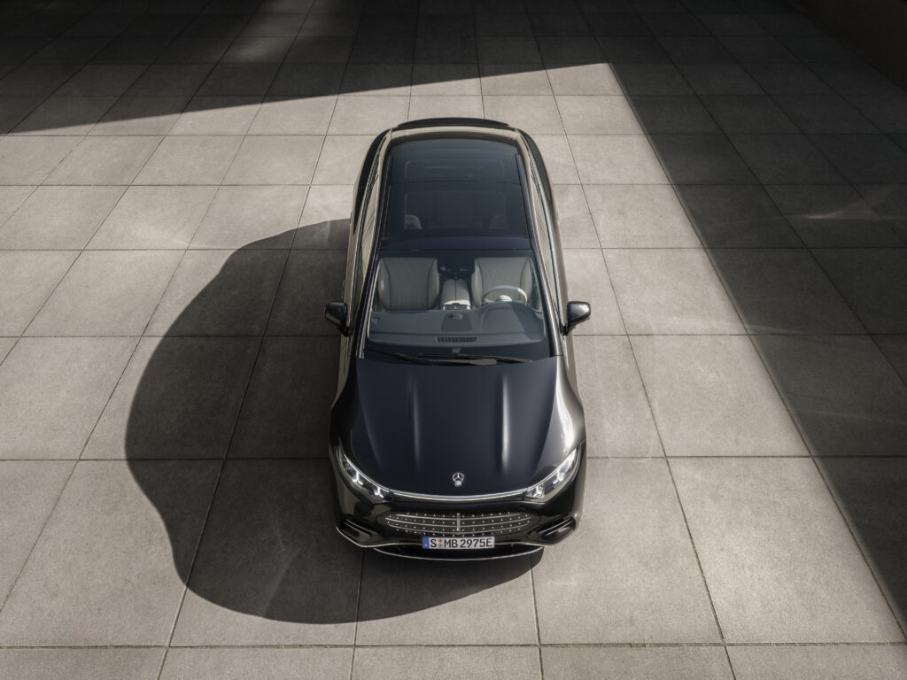der neue eqs: weiter denken, weiter fahren the new mercedes benz eqs: smarter than ever. further than ever.