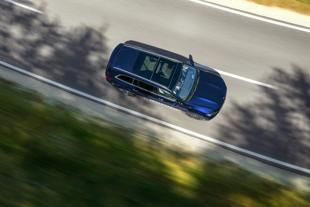 v8 power in bestform: der neue mercedes amg gle 63 s 4matic+ und der neue mercedes amg gls 63 4matic+ v8 power at its finest: the new mercedes amg gle 63 s 4matic+ and mercedes‑amg gls 63 4matic+