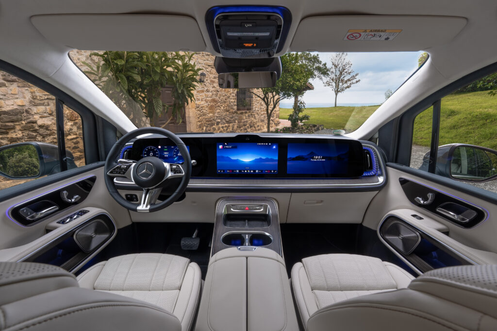der neue elektrische mercedes benz vle vereint die fahreigenschaften einer limousine mit der variabilität eines mpv the all new electric mercedes benz vle: combining limousine like ride and handling with mpv style versatility