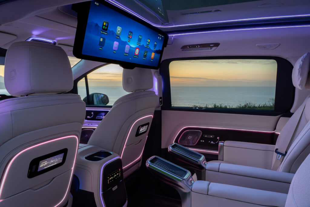 der neue elektrische mercedes benz vle vereint die fahreigenschaften einer limousine mit der variabilität eines mpv the all new electric mercedes benz vle: combining limousine like ride and handling with mpv style versatility