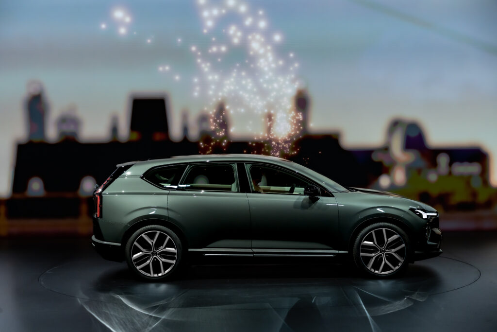 2027 volvo ex60 electric side design
