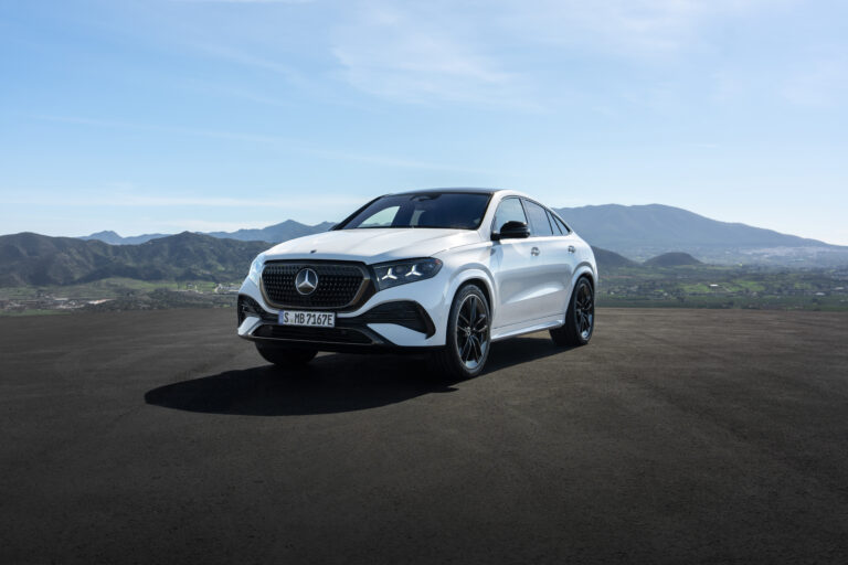 2027 Mercedes-Benz GLE luxury SUV front view with sleek design and advanced LED headlights
